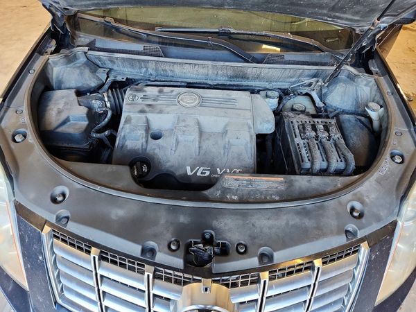 2014 CADILLAC SRX Luxury — Engine bay