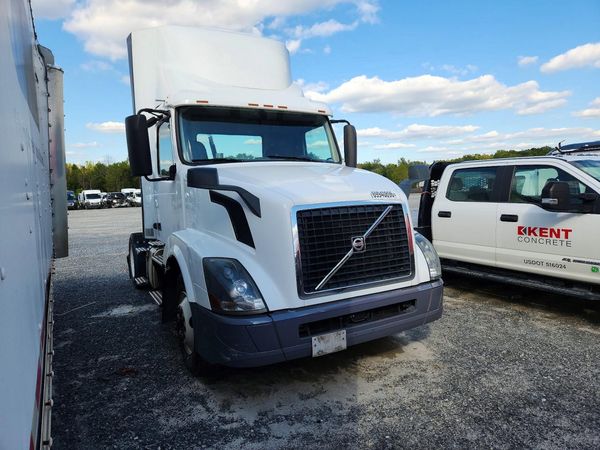 2018 VOLVO VNL — Passenger 3/4