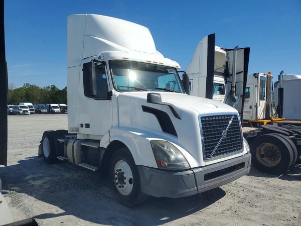 2018 VOLVO VNL — Passenger 3/4