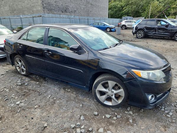 2014 TOYOTA CAMRY — Passenger 3/4