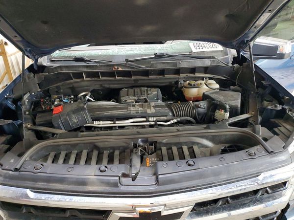 2024 CHEVROLET SILVERADO LT-L — Engine bay