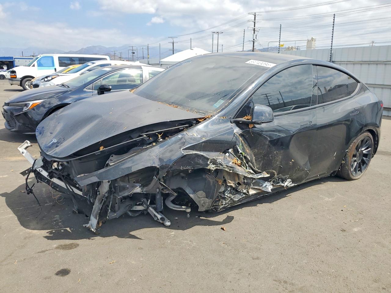 2025 TESLA MODEL Y — Front 3/4