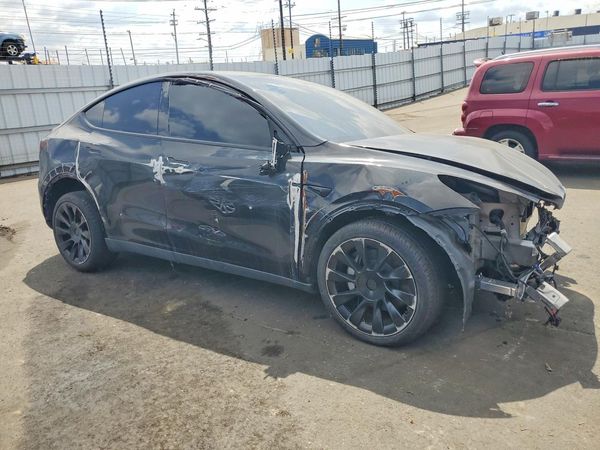 2025 TESLA MODEL Y — Passenger 3/4