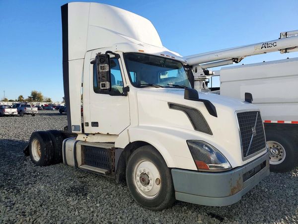 2016 VOLVO VNL — Passenger 3/4