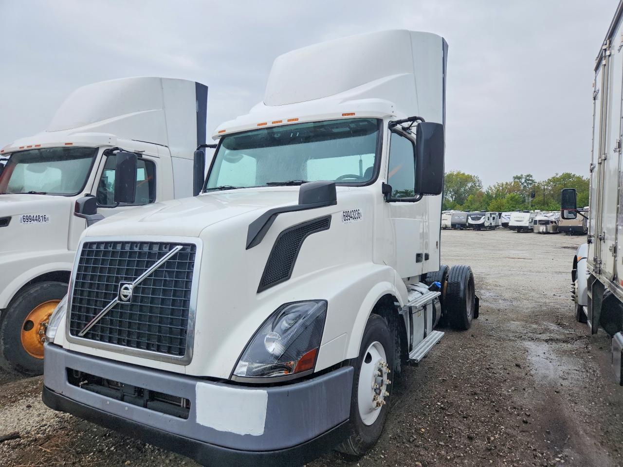 2016 VOLVO VNL — Front 3/4
