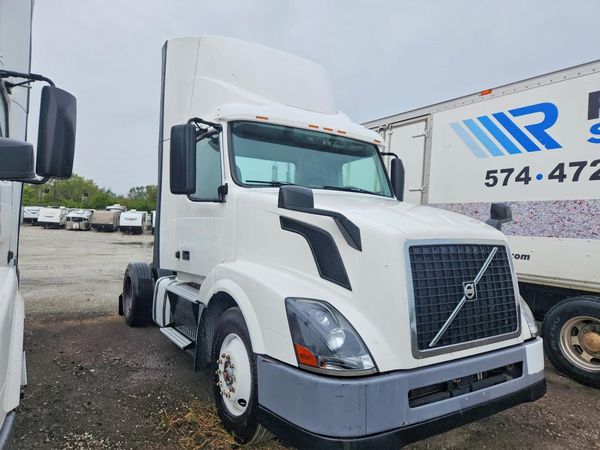 2016 VOLVO VNL — Passenger 3/4