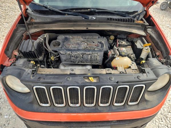 2015 JEEP RENEGADE — Engine bay