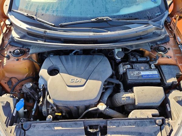 2012 HYUNDAI VELOSTER GLS(Middle grade) — Engine bay