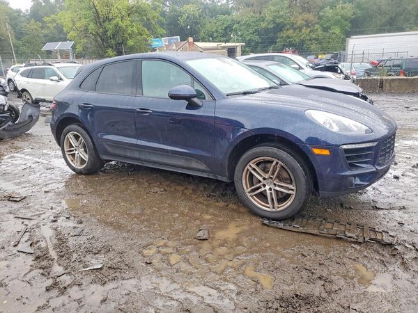 2017 PORSCHE MACAN — Passenger 3/4