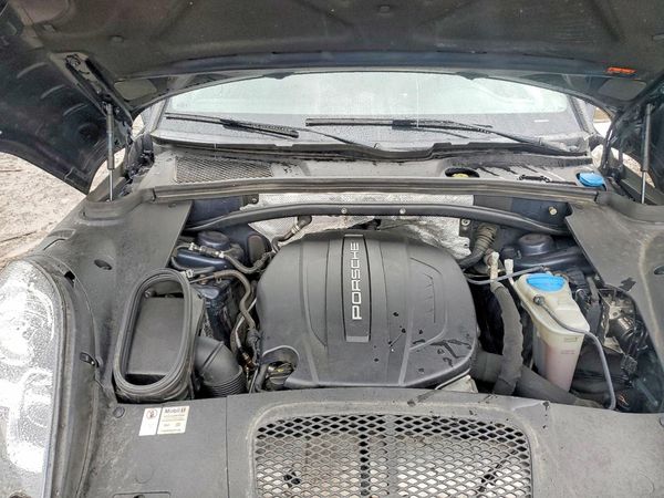 2017 PORSCHE MACAN — Engine bay