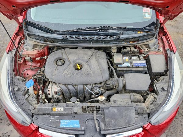 2015 HYUNDAI ELANTRA GLS(Middle) — Engine bay