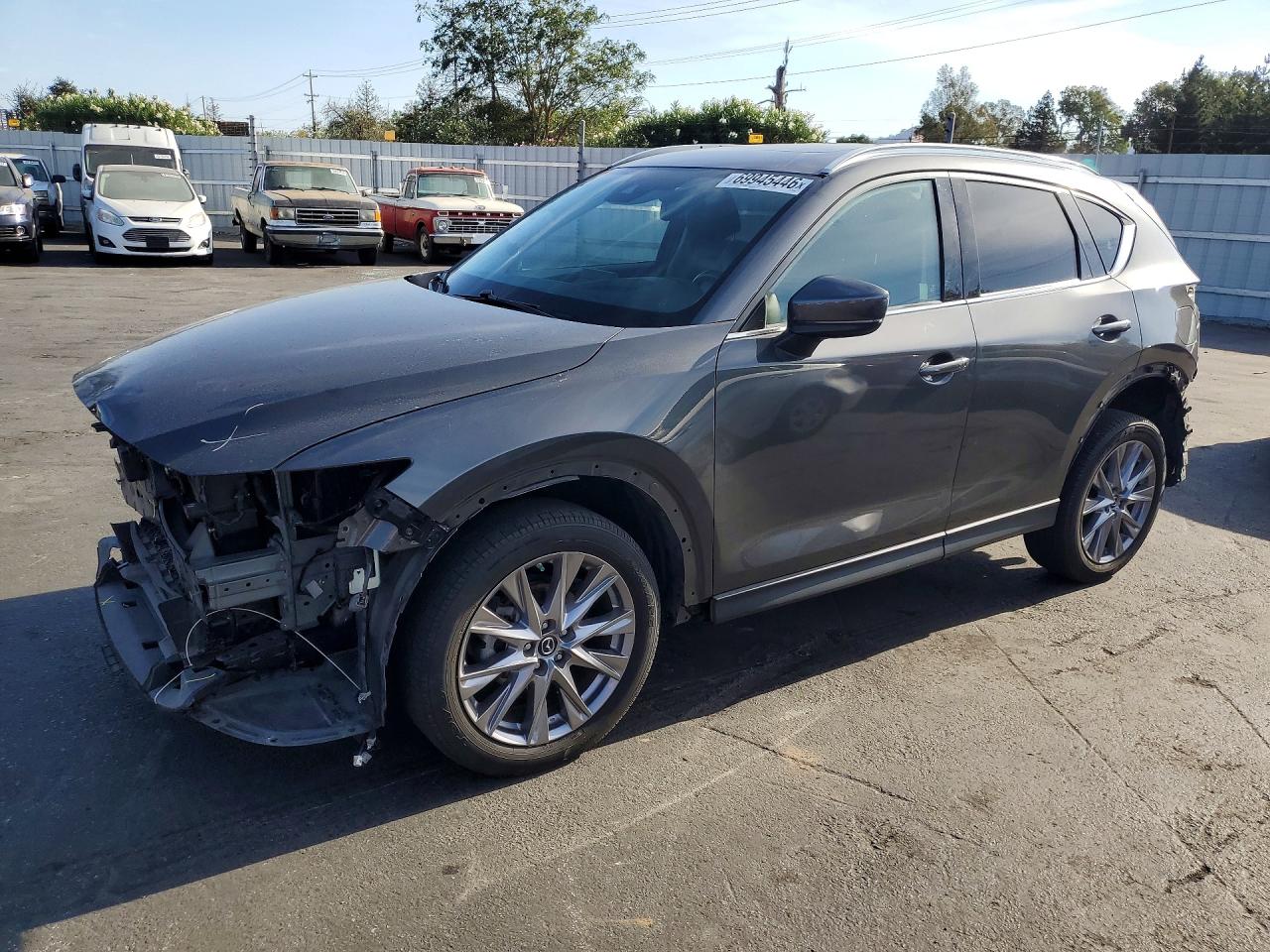 2019 MAZDA CX-5 Grand Touring — Front 3/4