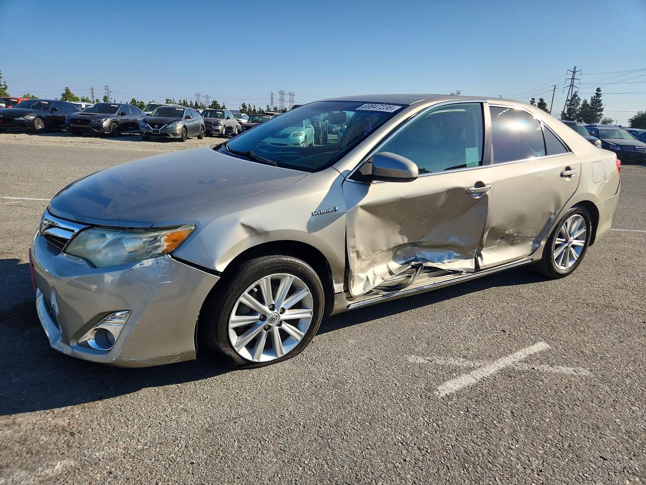 2013 TOYOTA CAMRY SOLA Hybrid — Front 3/4