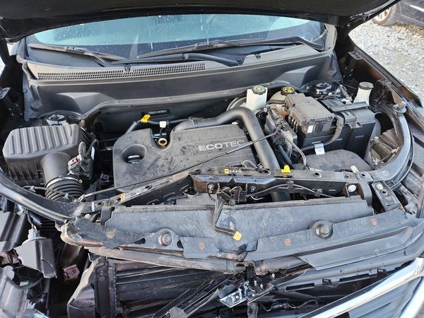 2019 CHEVROLET EQUINOX LT (1LT) — Engine bay