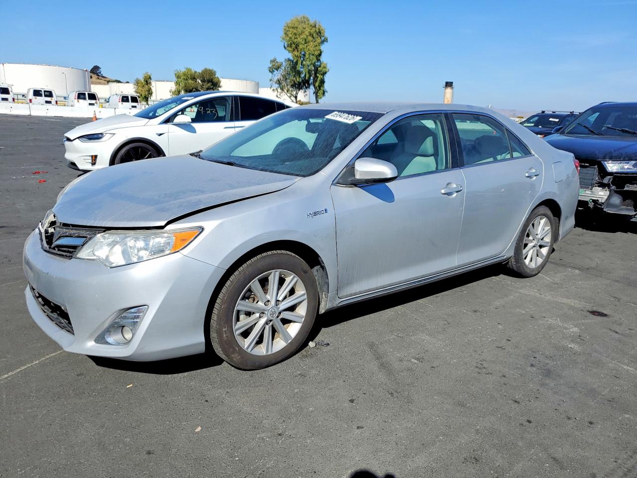 2013 TOYOTA CAMRY Hybrid — Front 3/4