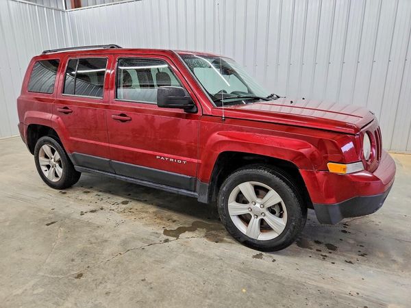 2014 JEEP PATRIOT Latitude — Passenger 3/4