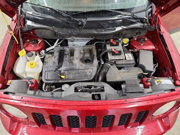 2014 JEEP PATRIOT Latitude — Engine bay