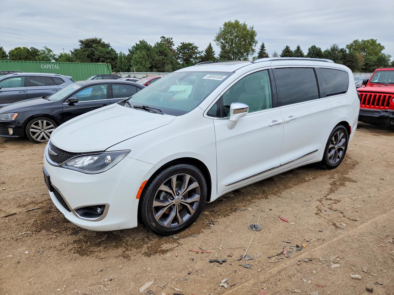 2018 CHRYSLER PACIFICA Limited — Front 3/4