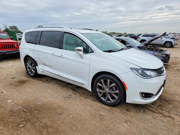2018 CHRYSLER PACIFICA Limited — Passenger 3/4