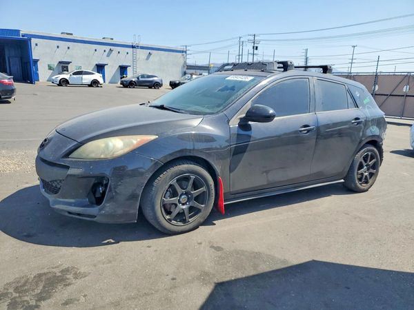 2013 MAZDA 3 — DSFA — Front 3/4