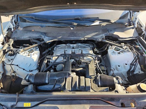 2018 LAND ROVER DISCOVERY HSE — Engine bay