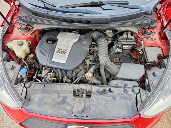 2014 HYUNDAI VELOSTER — Engine bay