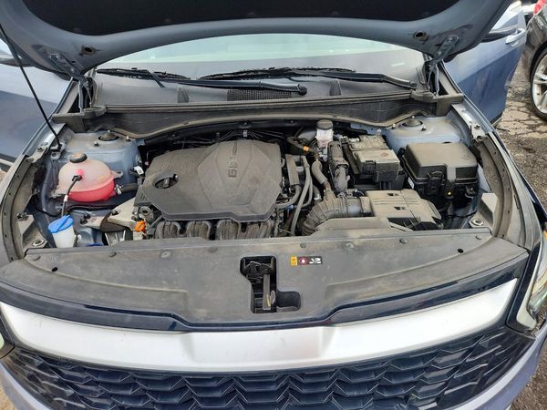2025 KIA SPORTAGE EX — Engine bay