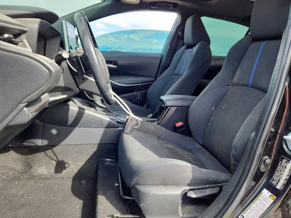 2021 TOYOTA COROLLA SE, CVT,  w/Premium pkg — DENT