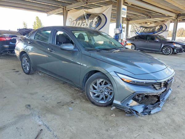 2024 HYUNDAI ELANTRA SEL — Passenger 3/4