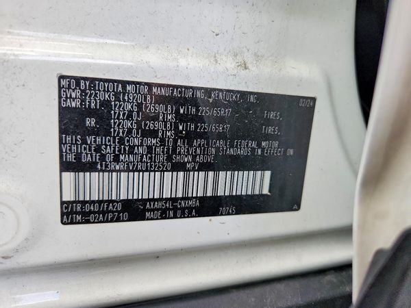 2024 TOYOTA RAV4 XLE — VINS