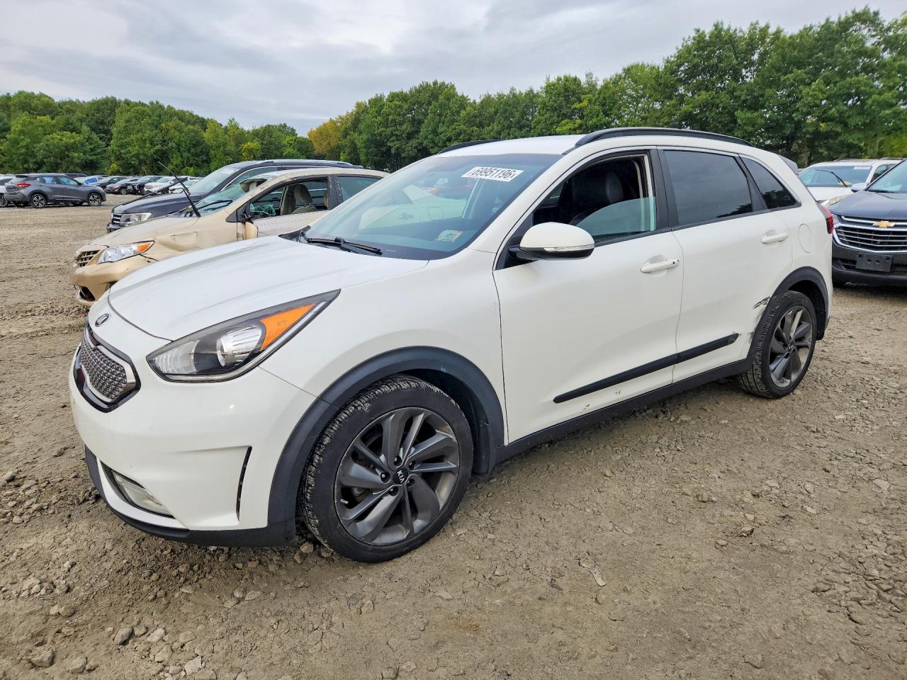 2017 KIA NIRO EX / EX Prem — Front 3/4
