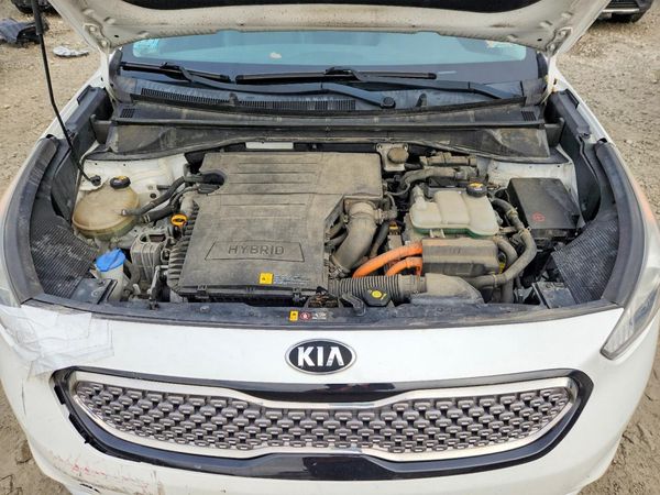 2017 KIA NIRO EX / EX Prem — Engine bay