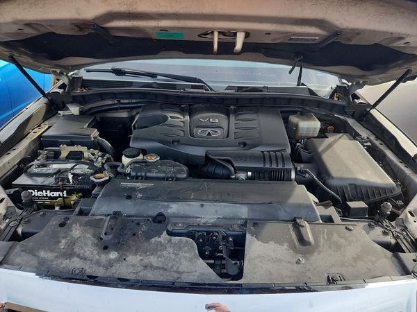 2019 INFINITI QX80 — Engine bay