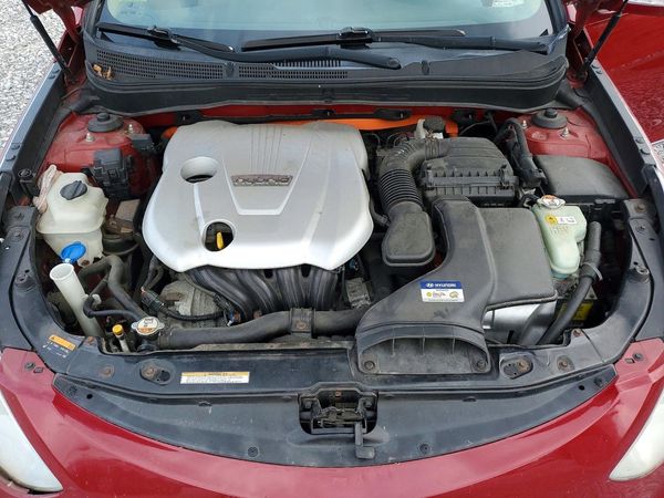 2013 HYUNDAI SONATA Hybrid / Hybrid Limited — Engine bay