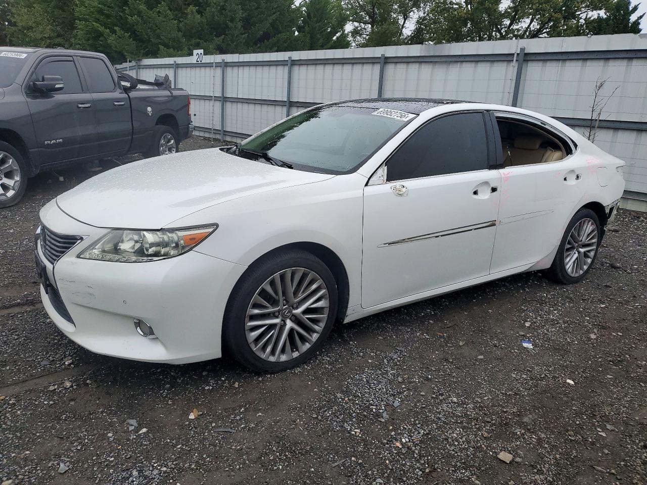 2013 LEXUS ES 350 — Front 3/4