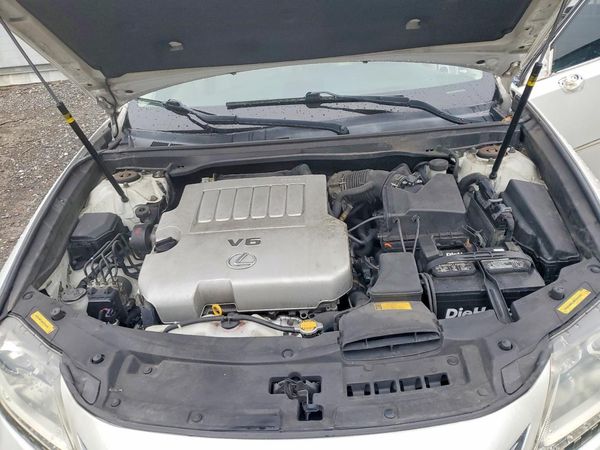 2013 LEXUS ES 350 — Engine bay