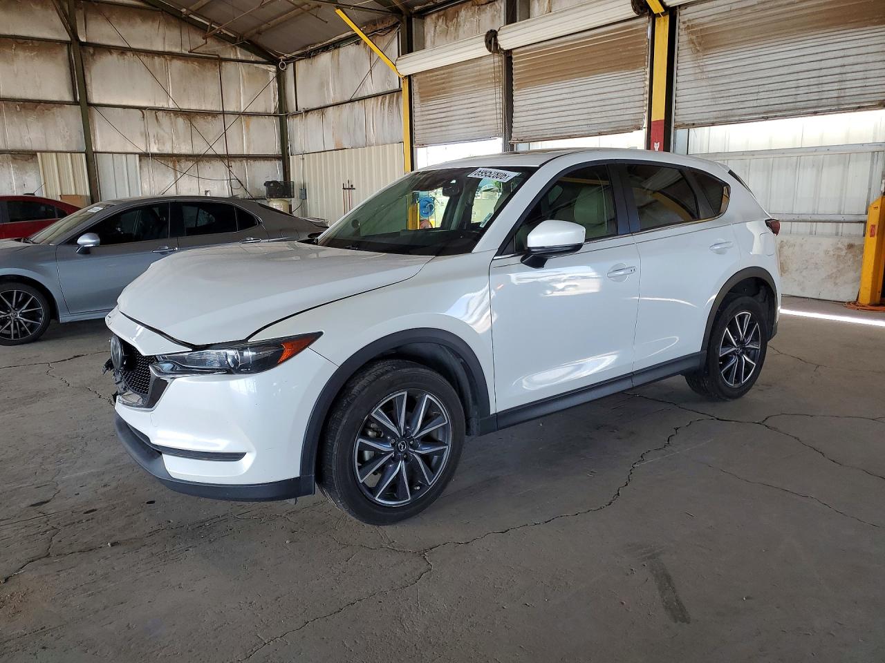 2018 MAZDA CX-5 Touring — Front 3/4