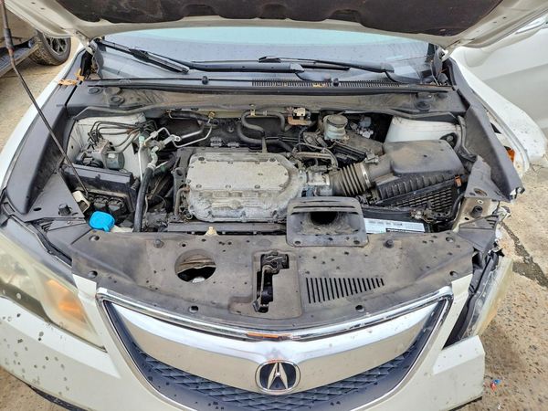 2015 ACURA RDX Technology Package — Engine bay