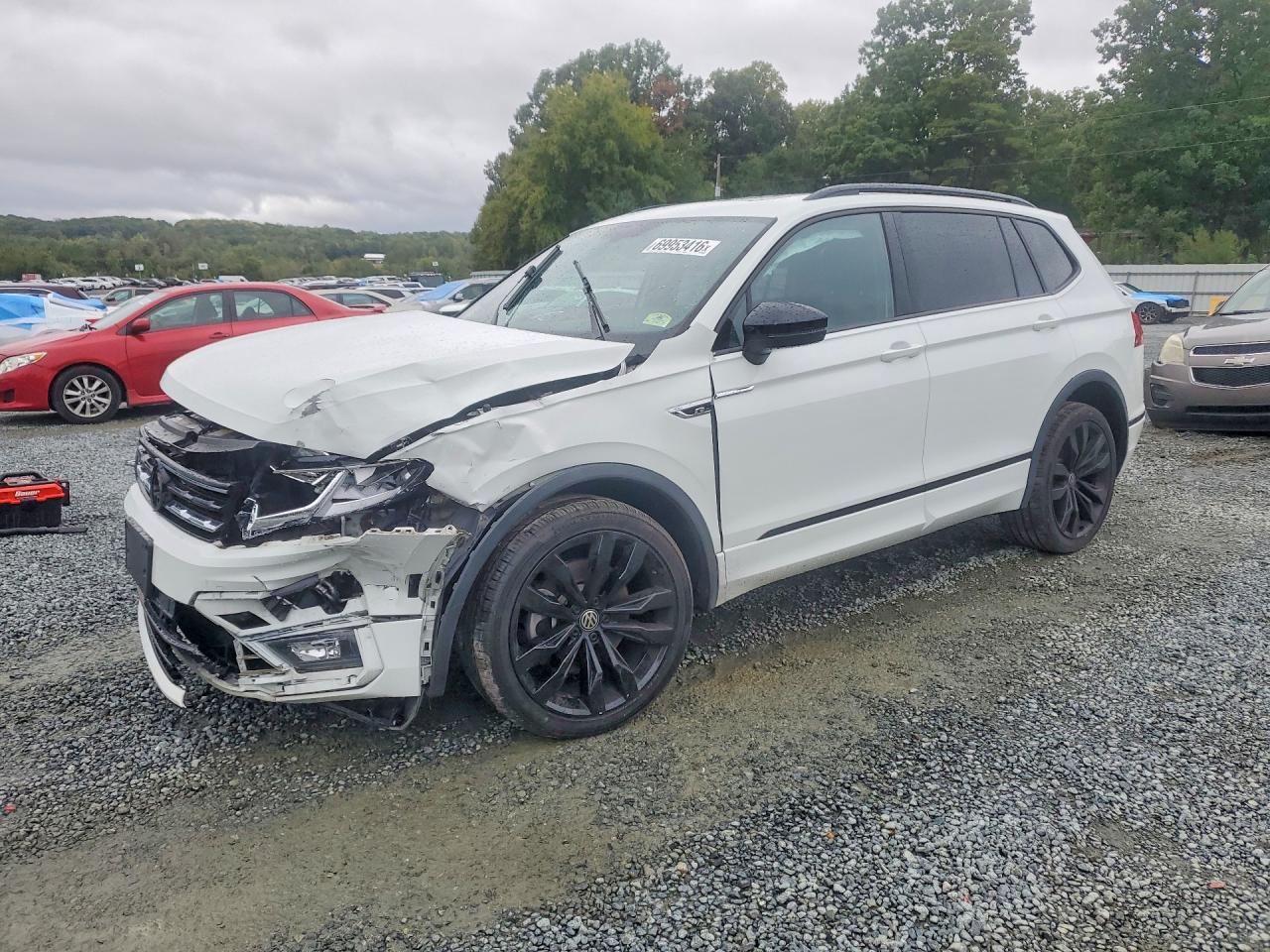 2021 VOLKSWAGEN TIGUAN — Front 3/4