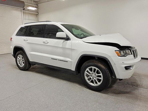 2020 JEEP GRAND CHEROKEE Laredo — Passenger 3/4