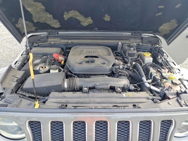 2019 JEEP WRANGLER UNLIMITED Unlimited Sahara — Engine bay