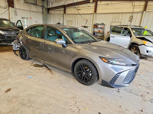 2025 TOYOTA CAMRY — Passenger 3/4
