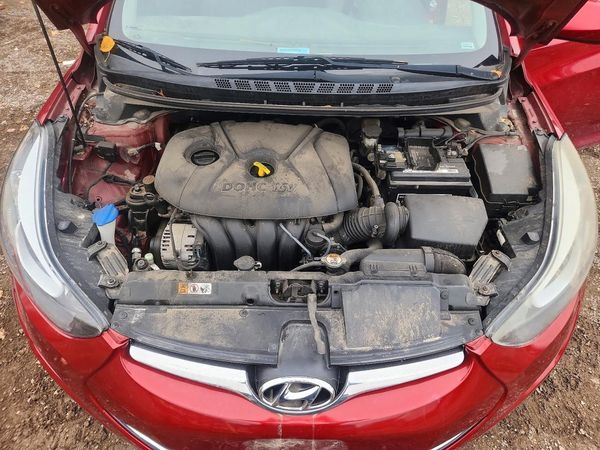 2014 HYUNDAI ELANTRA GLS(Middle) — Engine bay