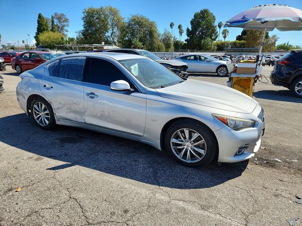 2016 INFINITI Q50 — Passenger 3/4