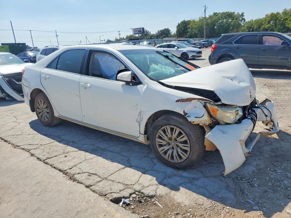 2014 TOYOTA CAMRY — Passenger 3/4