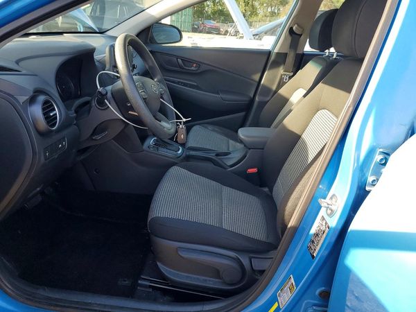 2019 HYUNDAI KONA SE — DENT