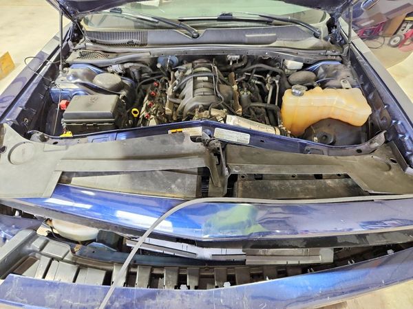 2013 DODGE CHALLENGER R/T — Engine bay