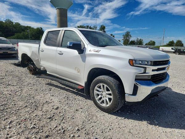 2019 CHEVROLET SILVERADO LT — Passenger 3/4