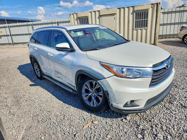 2015 TOYOTA HIGHLANDER Base/Hybrid — Passenger 3/4