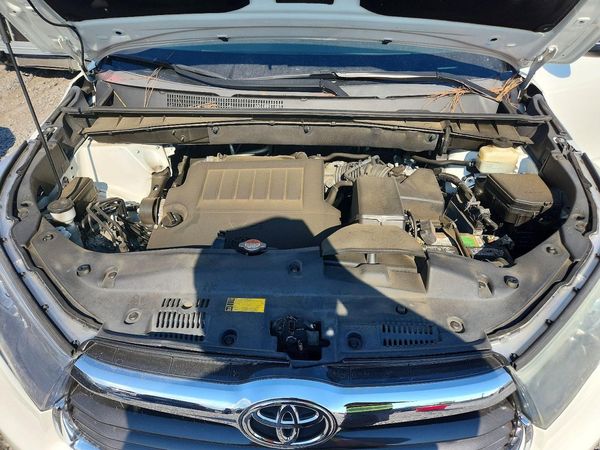 2015 TOYOTA HIGHLANDER Base/Hybrid — Engine bay